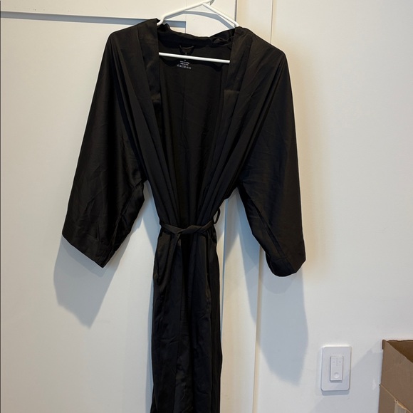 Sioro Satin Robe - Picture 4 of 6